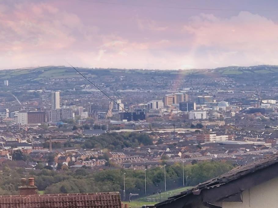 Spacious House City Skyline And Mountain Views Close Too Belfast Centre And Airports Free Parking 외부 사진